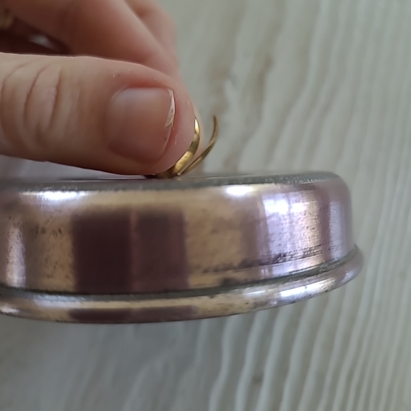 Vintage Aluminum Powder Case And Music Box - Picture 10 of 11